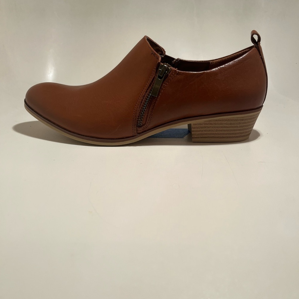 Size 10 women’s ankle boot/dress shoe Sonoma leather top